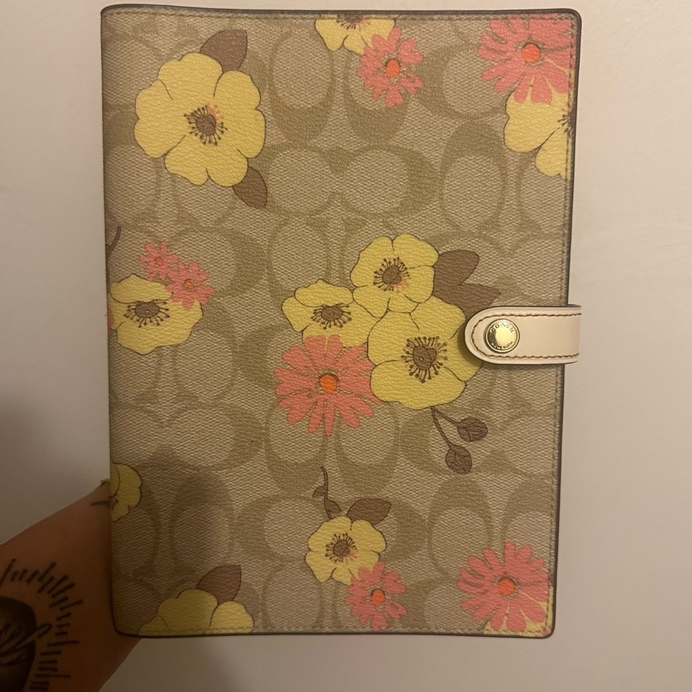 ✨SOLD
Coach Notebook In Signature Canvas with Floral Cluster Print